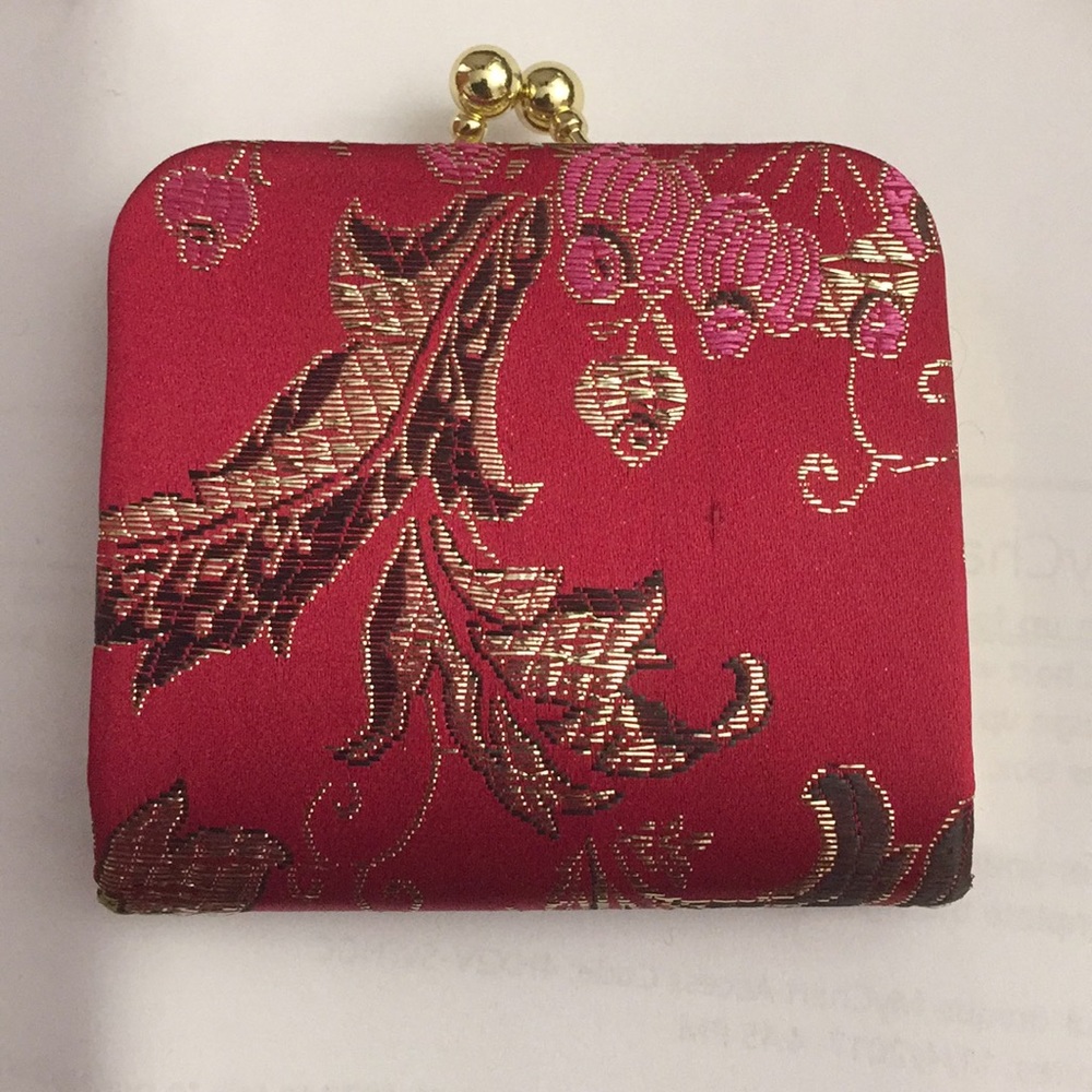 Small brocade clasp coin holder. Brand New